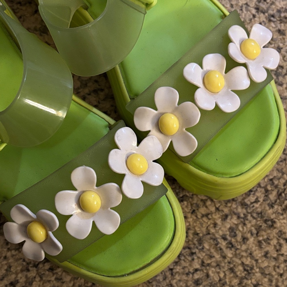 Melissa x Lazy Oaf Lime Platform Sandals with White Floral Details - Picture 4 of 6